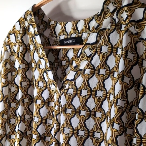 Nine West | White Gold Equestrian Chain Pattern V-Neck Long Sleeve Top Size S - Picture 3 of 10